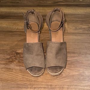 Women’s brown, Altar’d State wedges